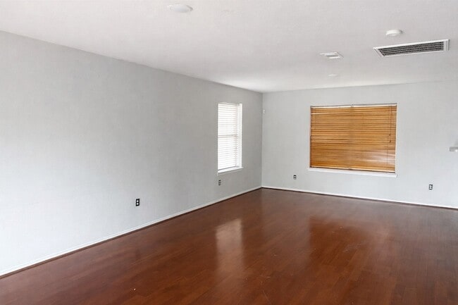 Building Photo - 5935 Sattler Park Dr