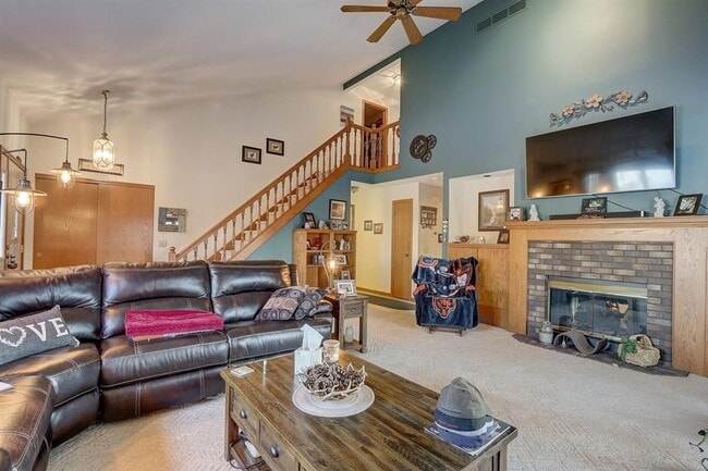 Building Photo - Punzel Sapphire Clarmar