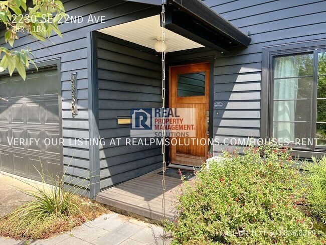 Building Photo - 2230 SE 22nd Ave