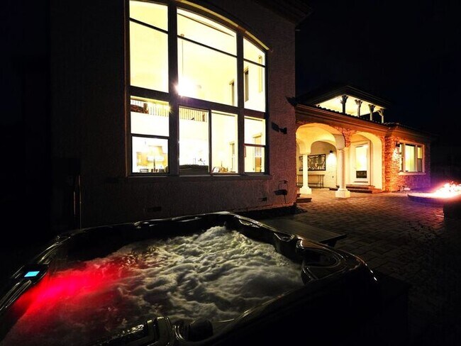 Building Photo - All-Inclusive Executive Luxury in Somerset...