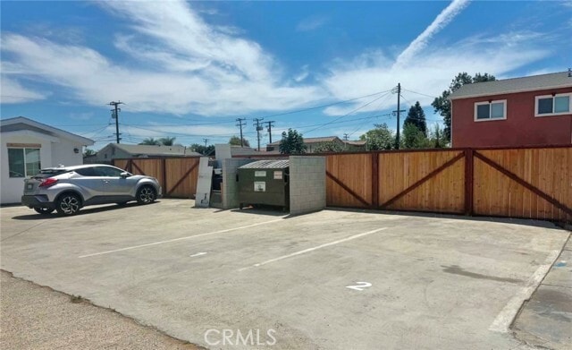 Building Photo - 10916 Laurel Ave
