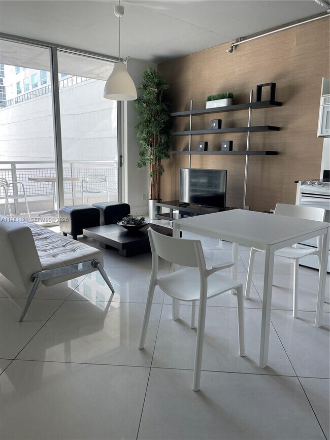 Building Photo - 690 SW 1st Ct