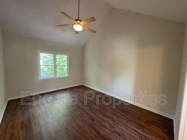 Building Photo - 203 Wood Hollow Dr