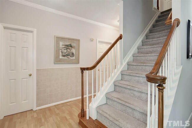 Building Photo - Room in House on Daingerfield Dr