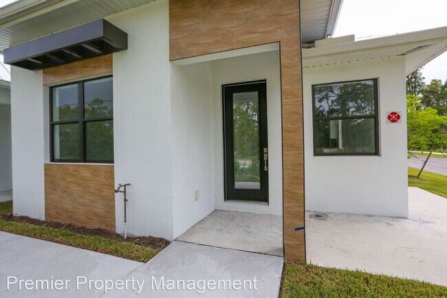 Building Photo - 3 br, 2 bath House - 3010 - 3060 Thomasson...