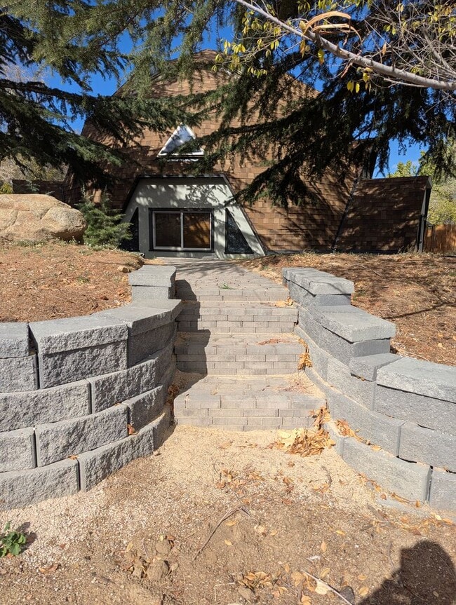 Building Photo - Spacious 2 story home located in West Golden Hills