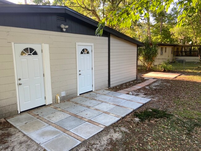 Building Photo - 2847 NE 13th Dr