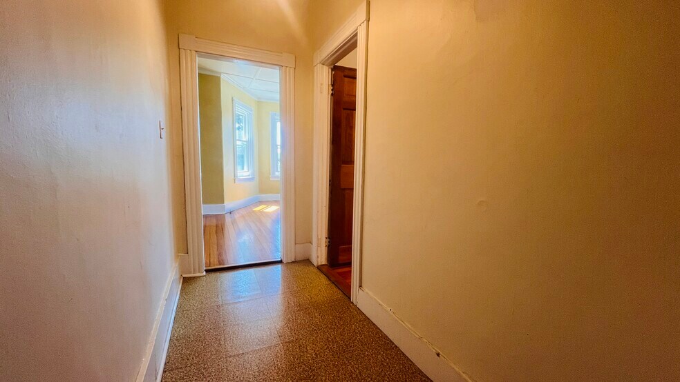 Primary Photo - 61 Almy St