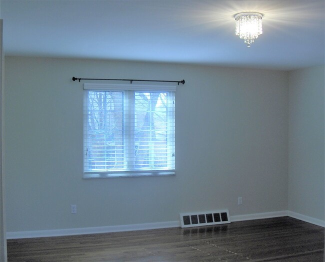 Building Photo - 25 Hadley Ave