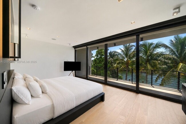 Building Photo - 770 S Shore Dr