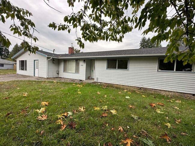 Building Photo - 3 Bedroom 2.5 Bathroom Hardwood Floors Fen...