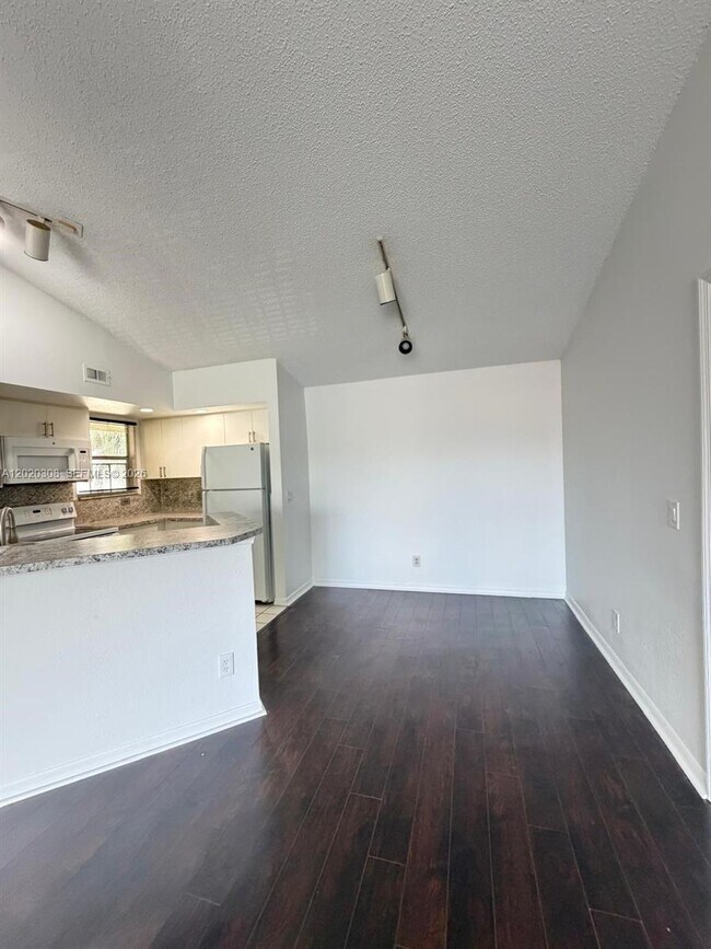 Building Photo - 12950 Vista Isles Dr