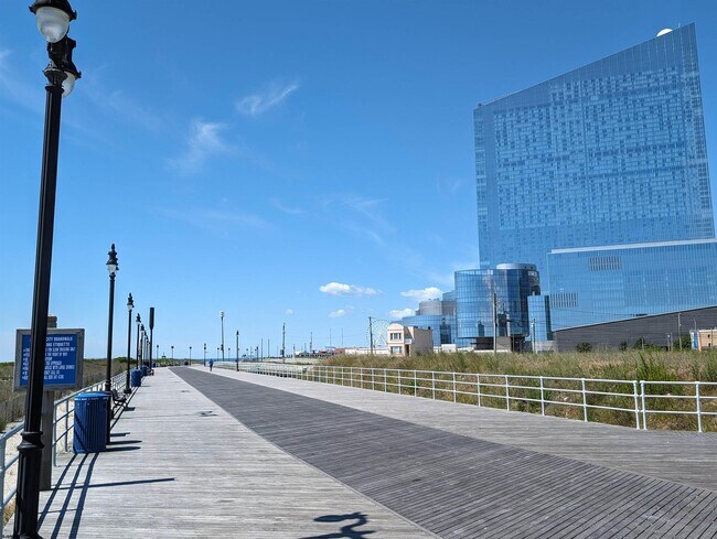 Building Photo - 207 Oriental Ave