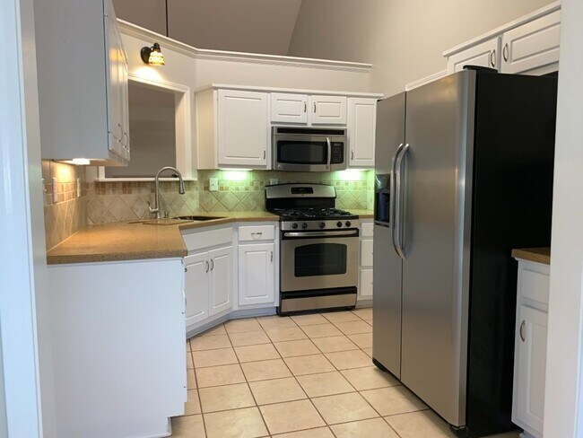 Building Photo - Wow! Northgate district! 3 bed, 2 bath, ranch style home, hardwood flooring, must see!