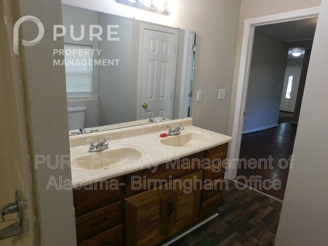 Building Photo - 5208 Highland Ave