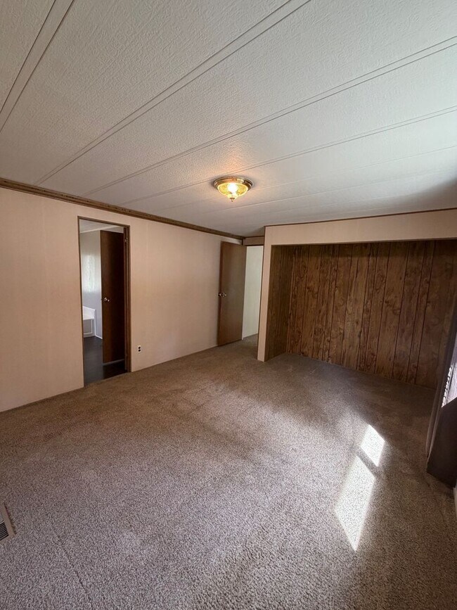 Building Photo - Updated 2 bedroom 2 bath manufactured home