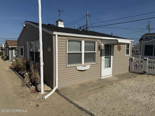 Primary Photo - 24 E Amber Jack Way