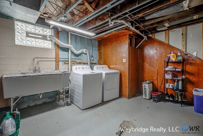 Building Photo - Beautiful 3BD 2.5 Bath w/ Finished Basement in White Oak/Monfort Heights