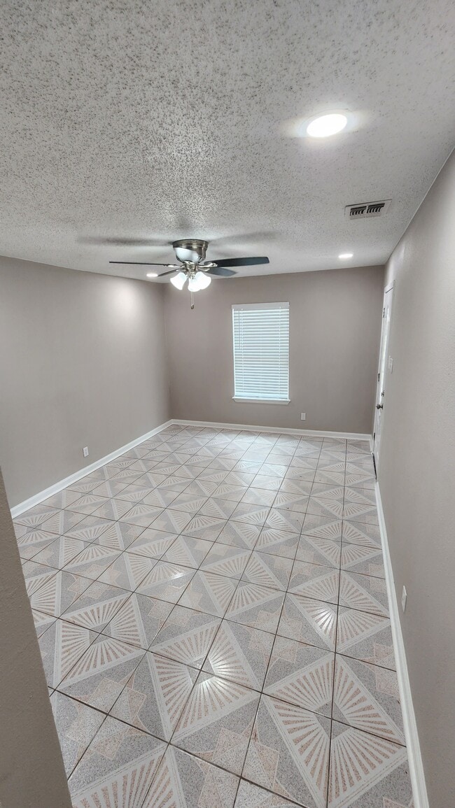 Building Photo - 606 Crocket St