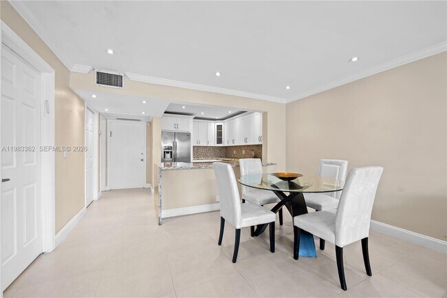 Building Photo - 329 SE 3rd St