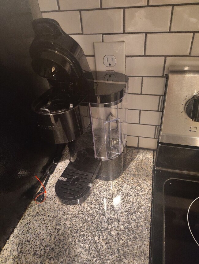 Building Photo - 205 Tiliwa Ct