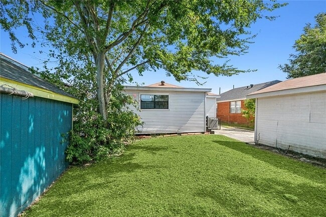 Building Photo - 1828 Alvar St