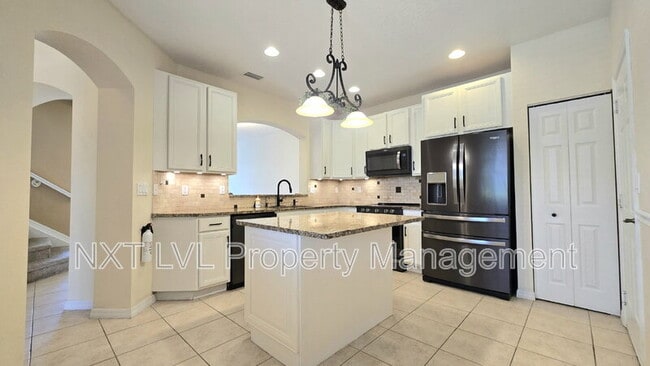 Building Photo - 2448 Laurentina Ln