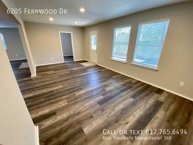 Building Photo - 6205 Fernwood Dr