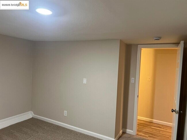 Building Photo - 449 E 9th St