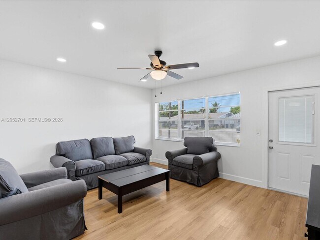 Building Photo - 230 SW 11th Ave