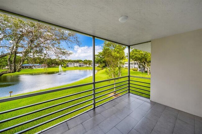 Building Photo - 3611 Oaks Clubhouse Dr