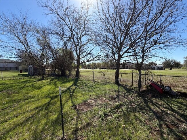 Building Photo - 2409 Sanders Ln