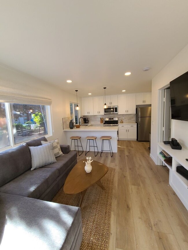 Building Photo - Fully furnished 1 bed 1 bath in Mission Beach.
