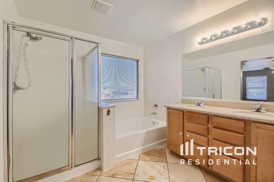 Building Photo - 26011 N Sandstone Way