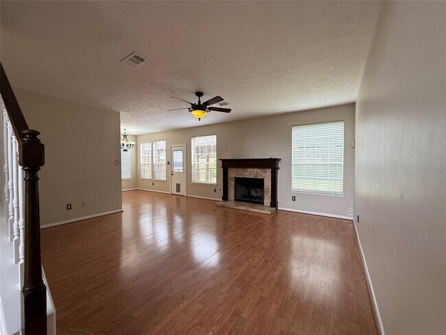 Building Photo - 4614 Russett Pl S