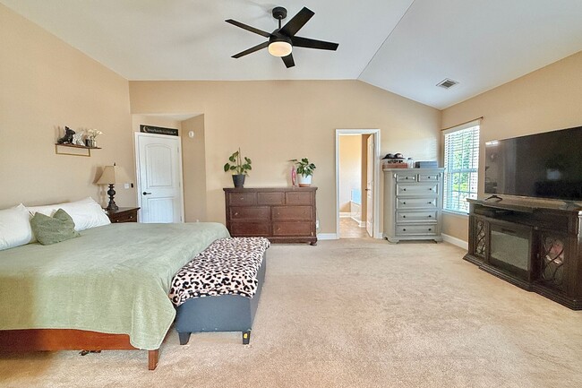 Building Photo - 470 Briarcrest Dr NE
