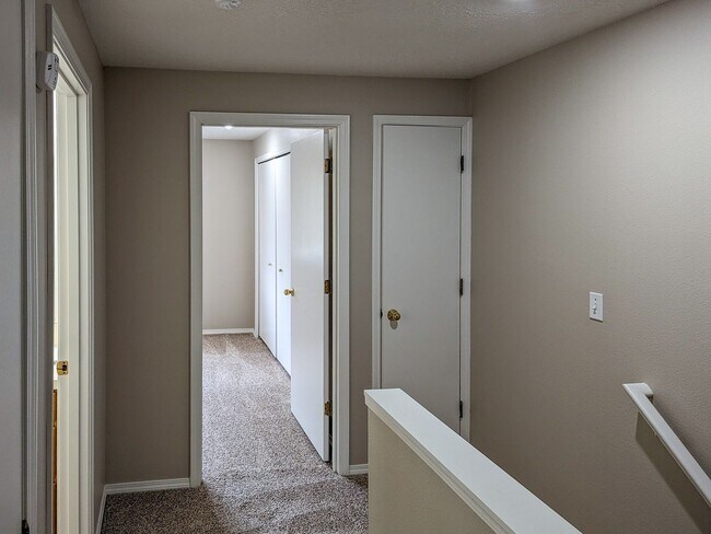 Building Photo - 5124 Skyline Village Loop S