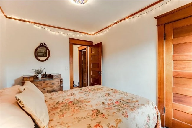 Building Photo - 980 6th St E