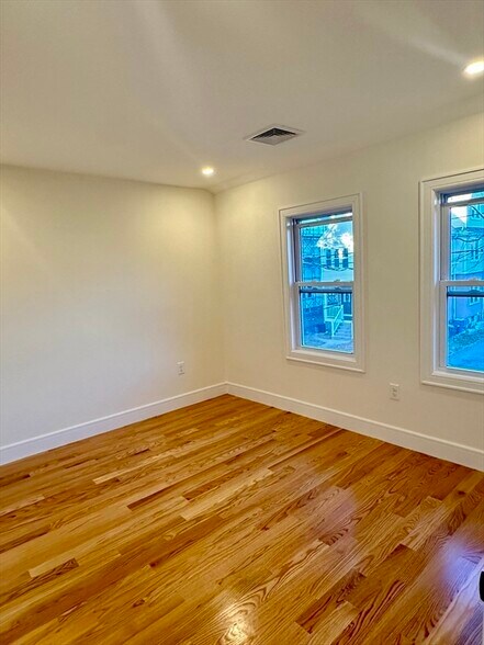 Building Photo - 173 Safford St