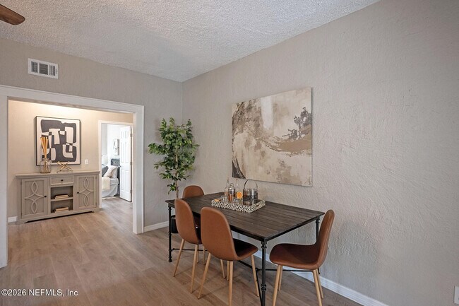 Building Photo - 325 Alder St