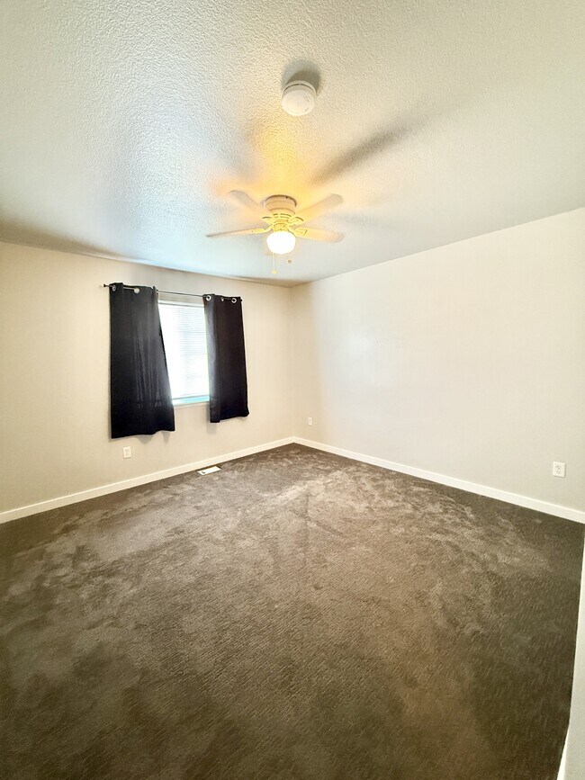 Building Photo - 3325 Crazy Horse Dr