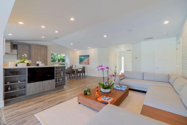 Building Photo - 2291 Las Casitas Dr