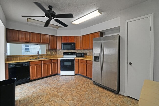 Building Photo - 21738 Dovington Ct