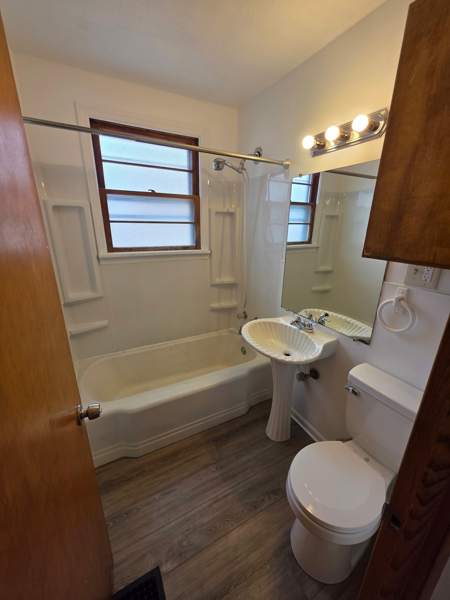 Building Photo - 1204 Kenilworth Ave