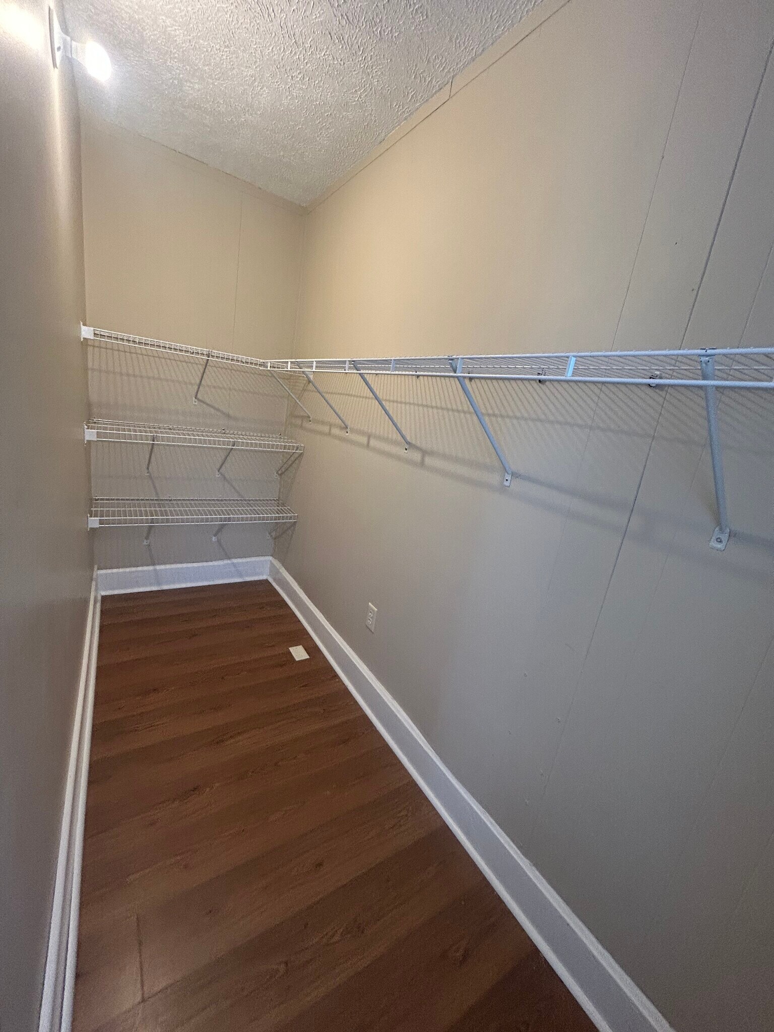 Building Photo - 304 Orchard St