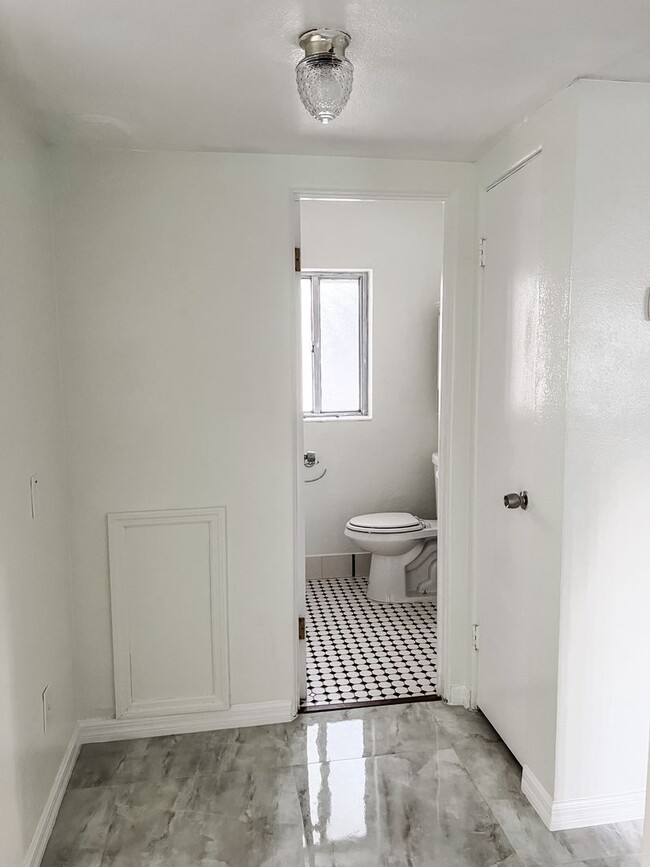 Building Photo - Wonderful 3/1 Home In Audubon Park! Must See!