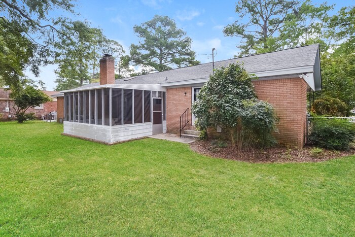 Building Photo - 719 Woodland Hills Rd W