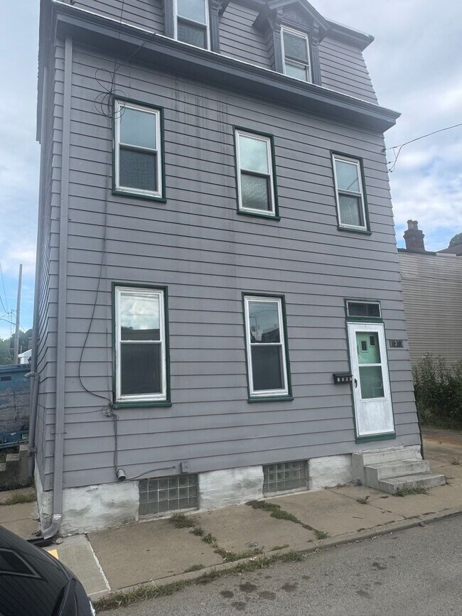 Building Photo - 1302 Basin St