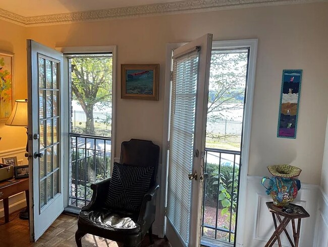 Building Photo - Delightful One Bedroom in the Palisades W/...