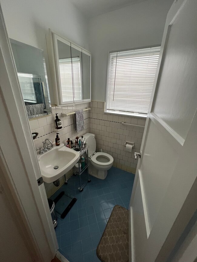 Current — bathroom - 4222 Jasmine Ave